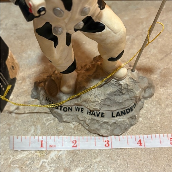 2003 CowParade Space Cow Figurine Moonwalking "Houston We Have Landed" #1189 - Picture 9 of 10